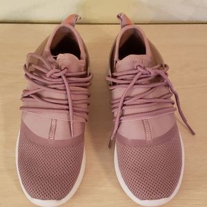 NWOT! Fabletics Athletic Shoes size 6